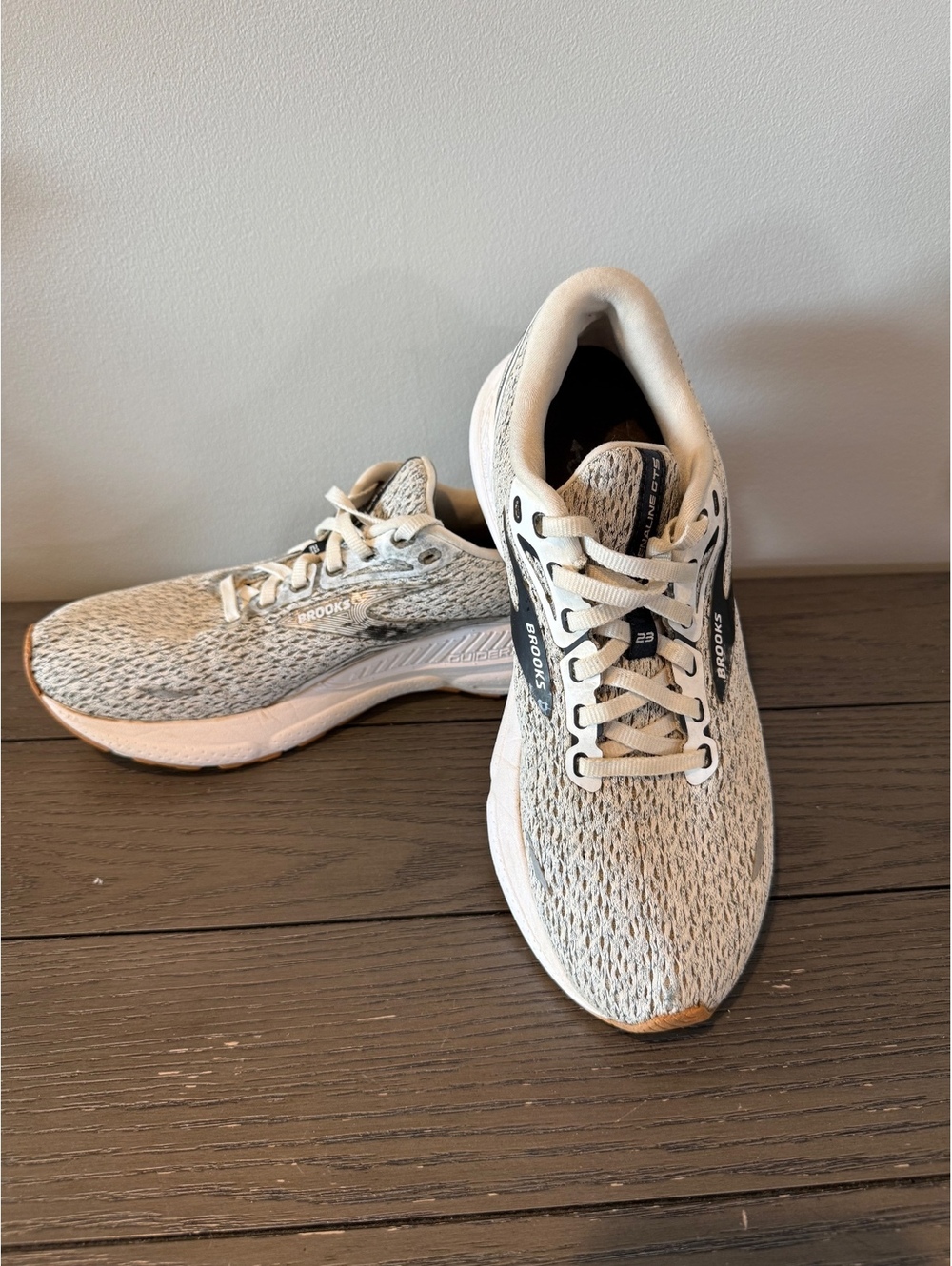 Brooks Adrenaline GTS Running Shoes Women’s Size 8.5